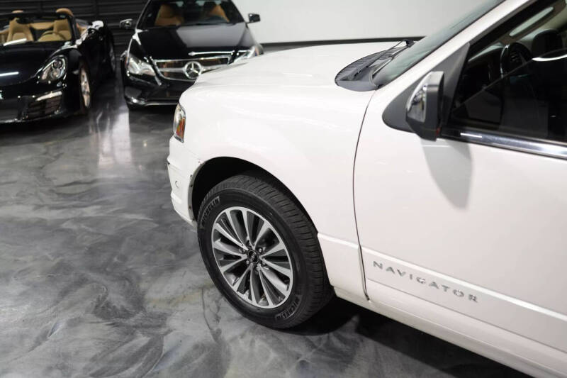 2017 Lincoln Navigator Select