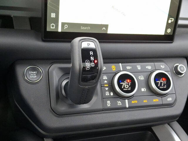 2025 Land Rover Defender 130 V8 P500