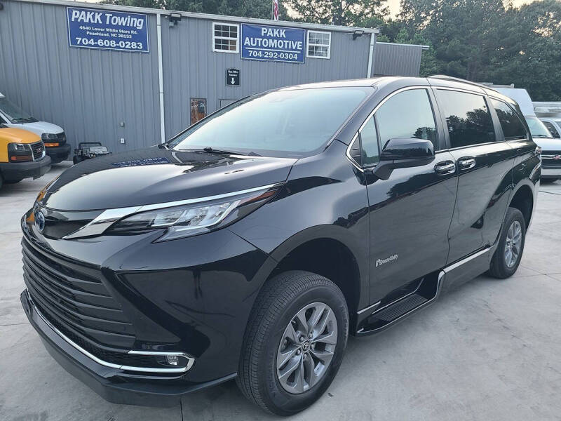2022 Toyota Sienna XLE 8-Passenger