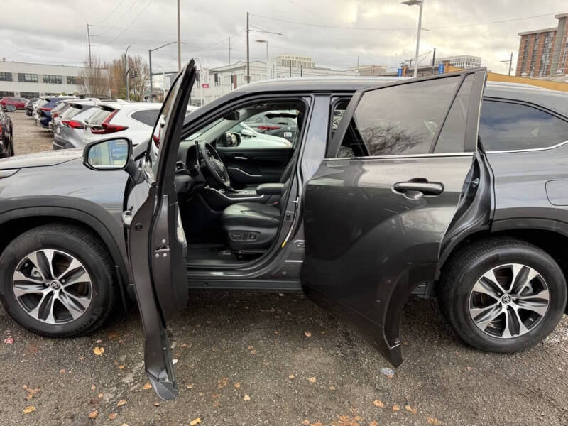 2023 Toyota Highlander XLE