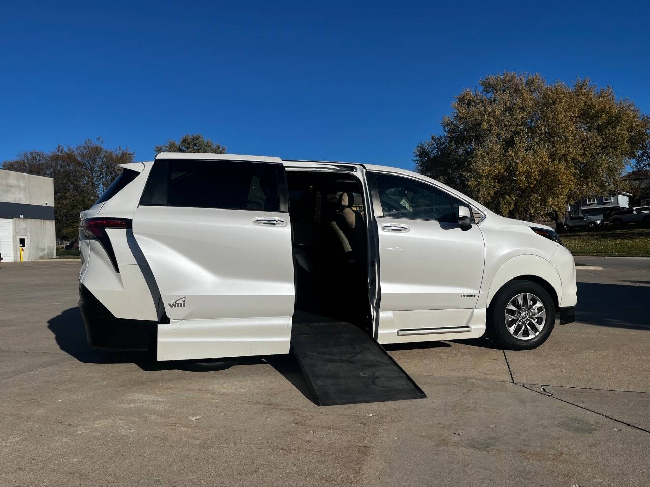 2021 Toyota Sienna XLE's photo