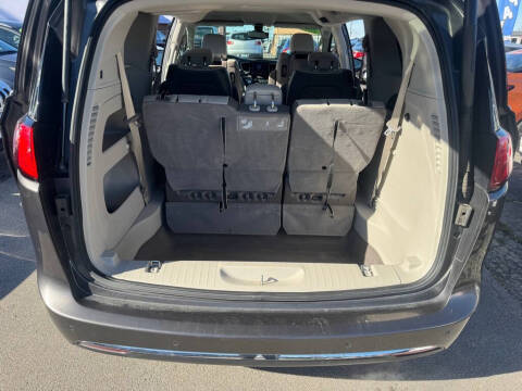 2017 Chrysler Pacifica Touring-L Plus