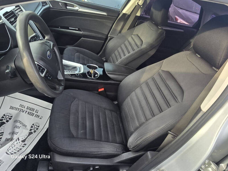 2016 Ford Fusion Hybrid SE
