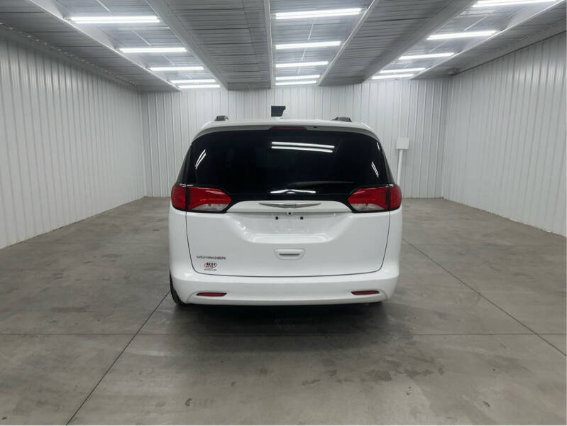 2020 Chrysler Voyager LXi