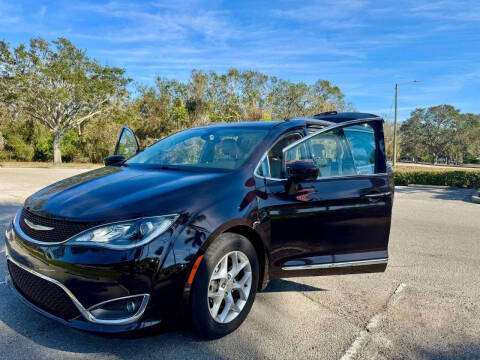 2017 Chrysler Pacifica Touring-L Plus