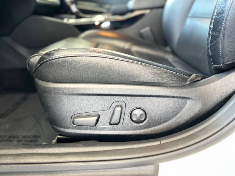 2017 Kia Cadenza Premium