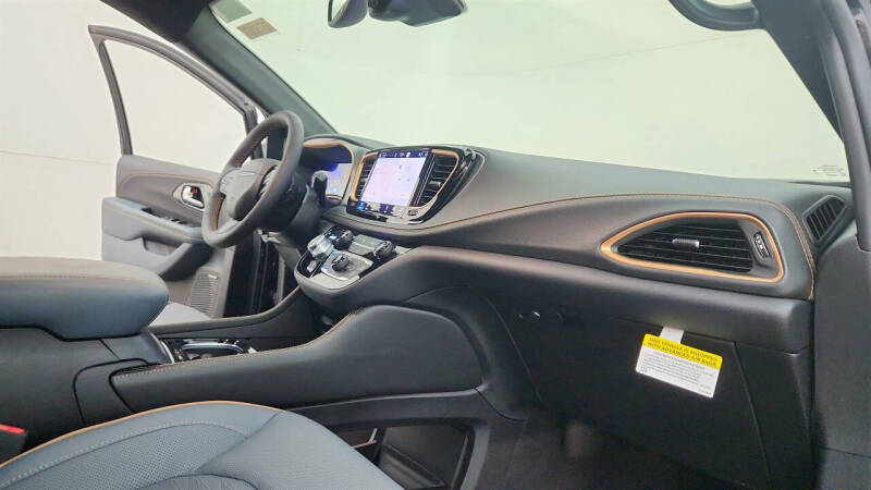 2027 Chrysler Pacifica Pinnacle