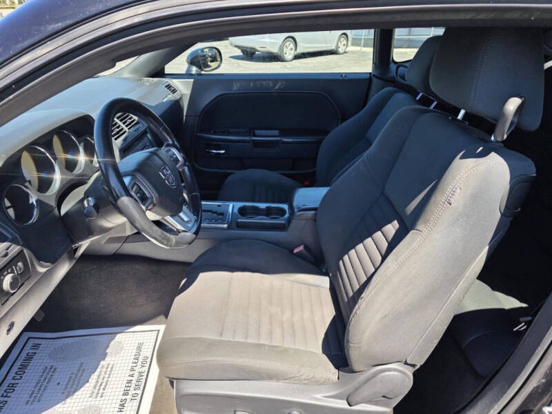2011 Dodge Challenger SE