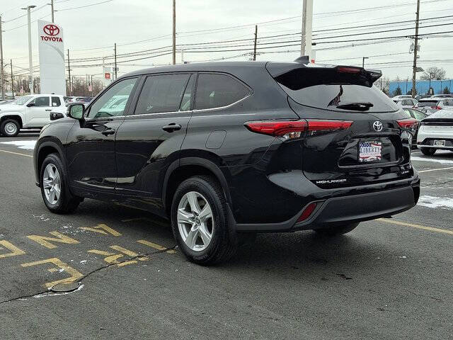 2021 Toyota Highlander LE