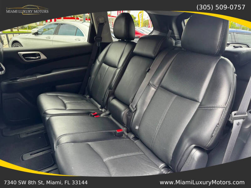 2020 Nissan Pathfinder SL