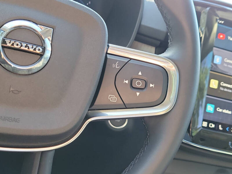 2024 Volvo XC40 B5 Plus Dark Theme