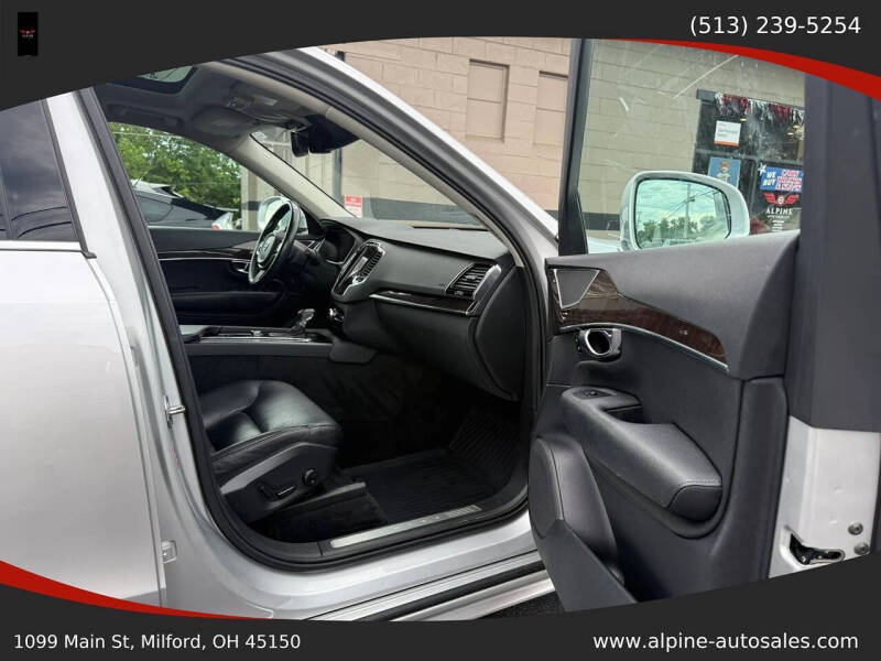 2016 Volvo XC90 T6 Momentum