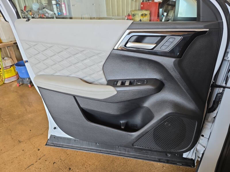 2024 Mitsubishi Outlander PHEV SEL