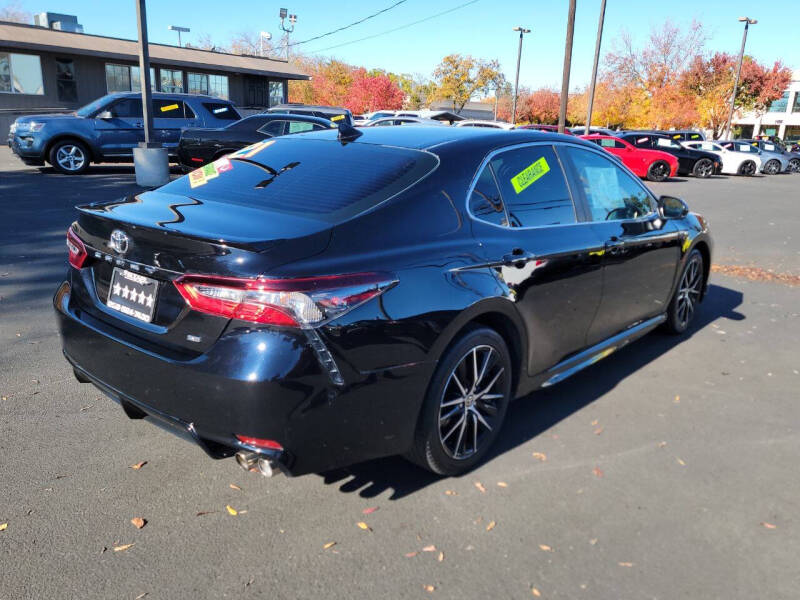 2021 Toyota Camry SE photo 7