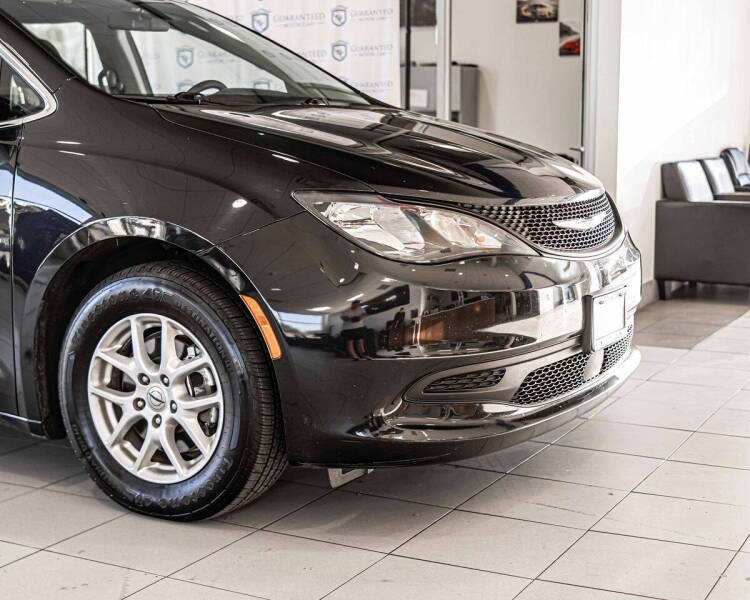 2022 Chrysler Voyager LX