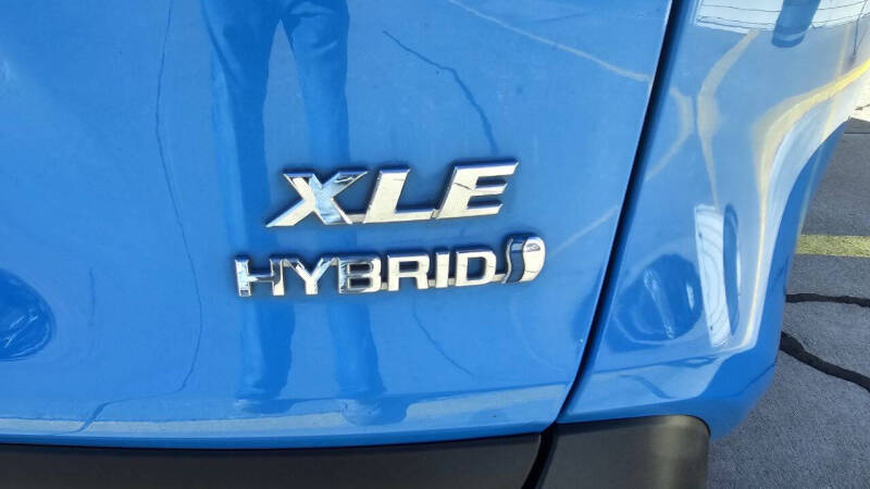 2021 Toyota RAV4 Hybrid XLE