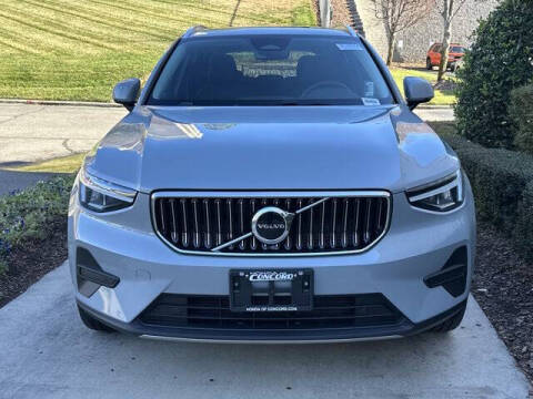 2025 Volvo XC40 B5 Core Bright Theme