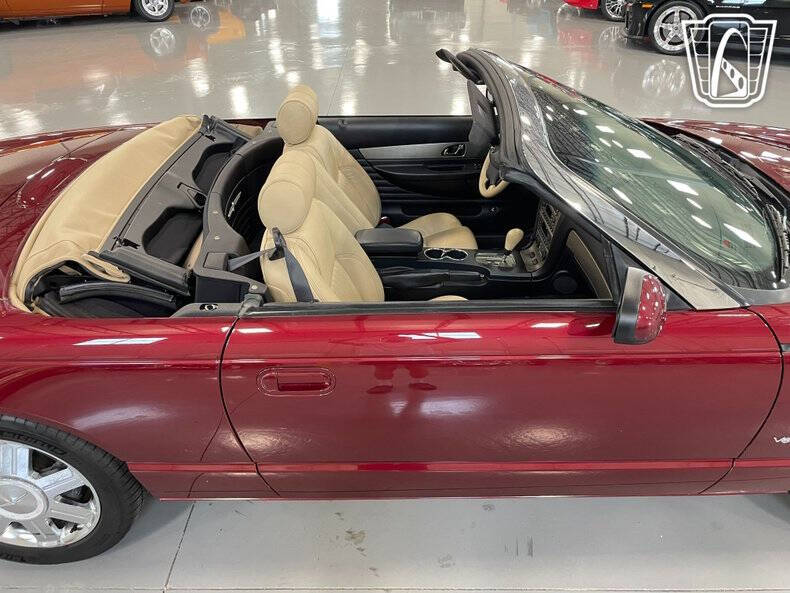 2004 Ford Thunderbird Deluxe