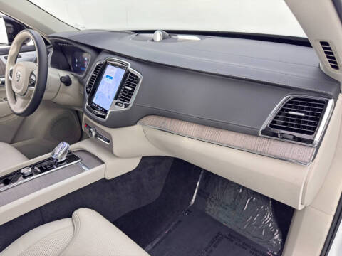 2023 Volvo XC90 Recharge T8 Ultimate Dark Theme