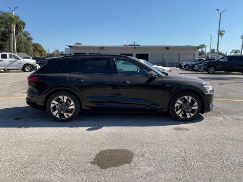 2022 Audi e-tron quattro Premium