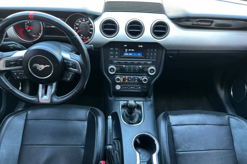 2016 Ford Mustang V6