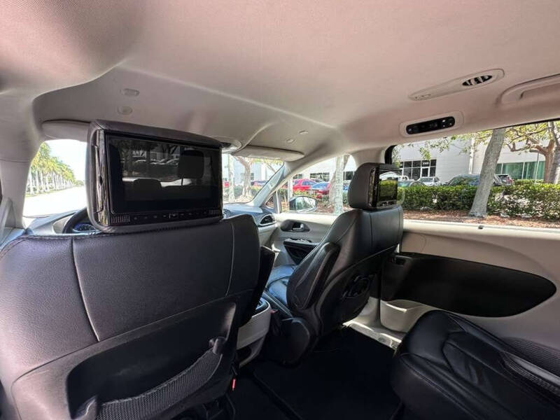 2020 Chrysler Pacifica Touring L