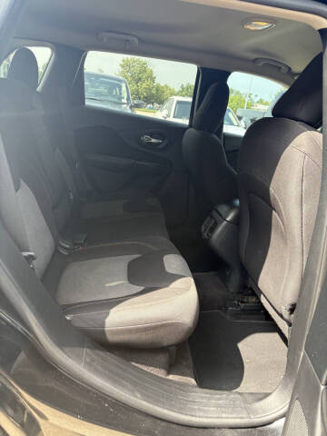 2016 Jeep Cherokee Sport