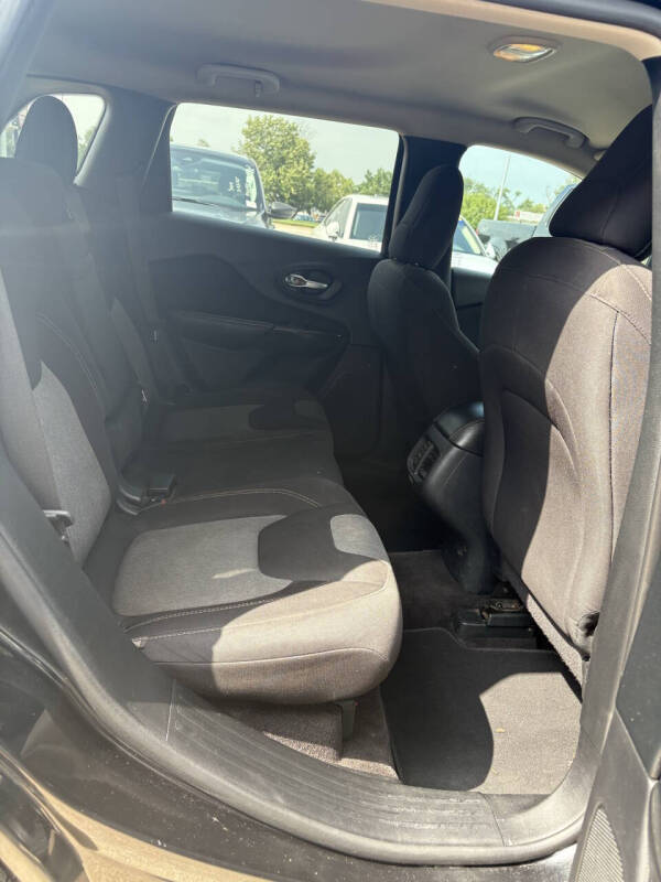 2016 Jeep Cherokee Sport