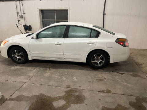 2012 Nissan Altima for sale at Los Arreglados Auto Sales in Worthington MN