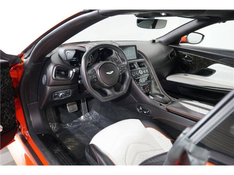 2022 Aston Martin DBS Superleggera