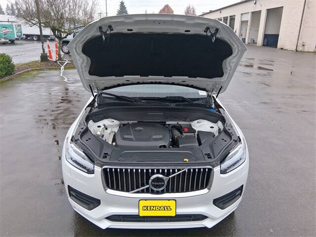 2020 Volvo XC90 T6 Momentum 6-Passenger
