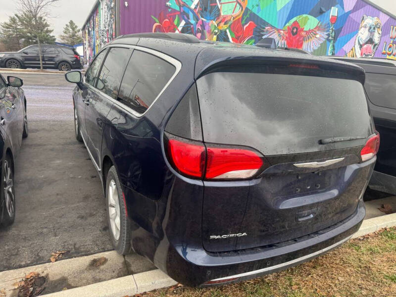 2017 Chrysler Pacifica Touring-L