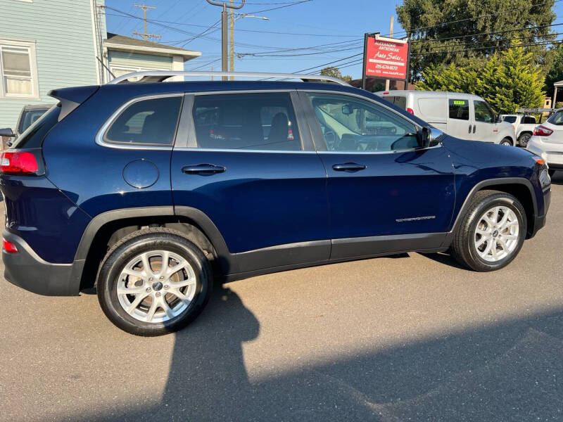 2015 Jeep Cherokee null photo 9