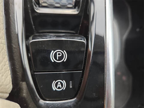 2021 Volvo XC90 T6 Momentum 7-Passenger