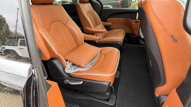 2024 Chrysler Pacifica Plug-In Hybrid Pinnacle