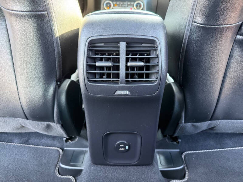 2022 Ford Escape Hybrid Titanium