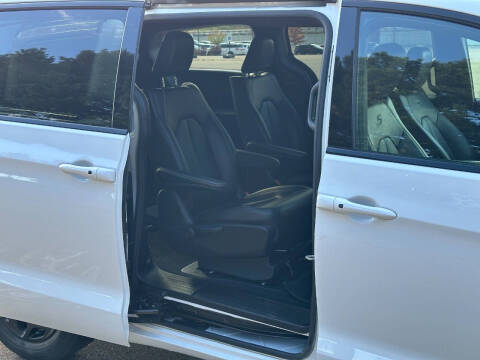 2022 Chrysler Pacifica Hybrid Touring L