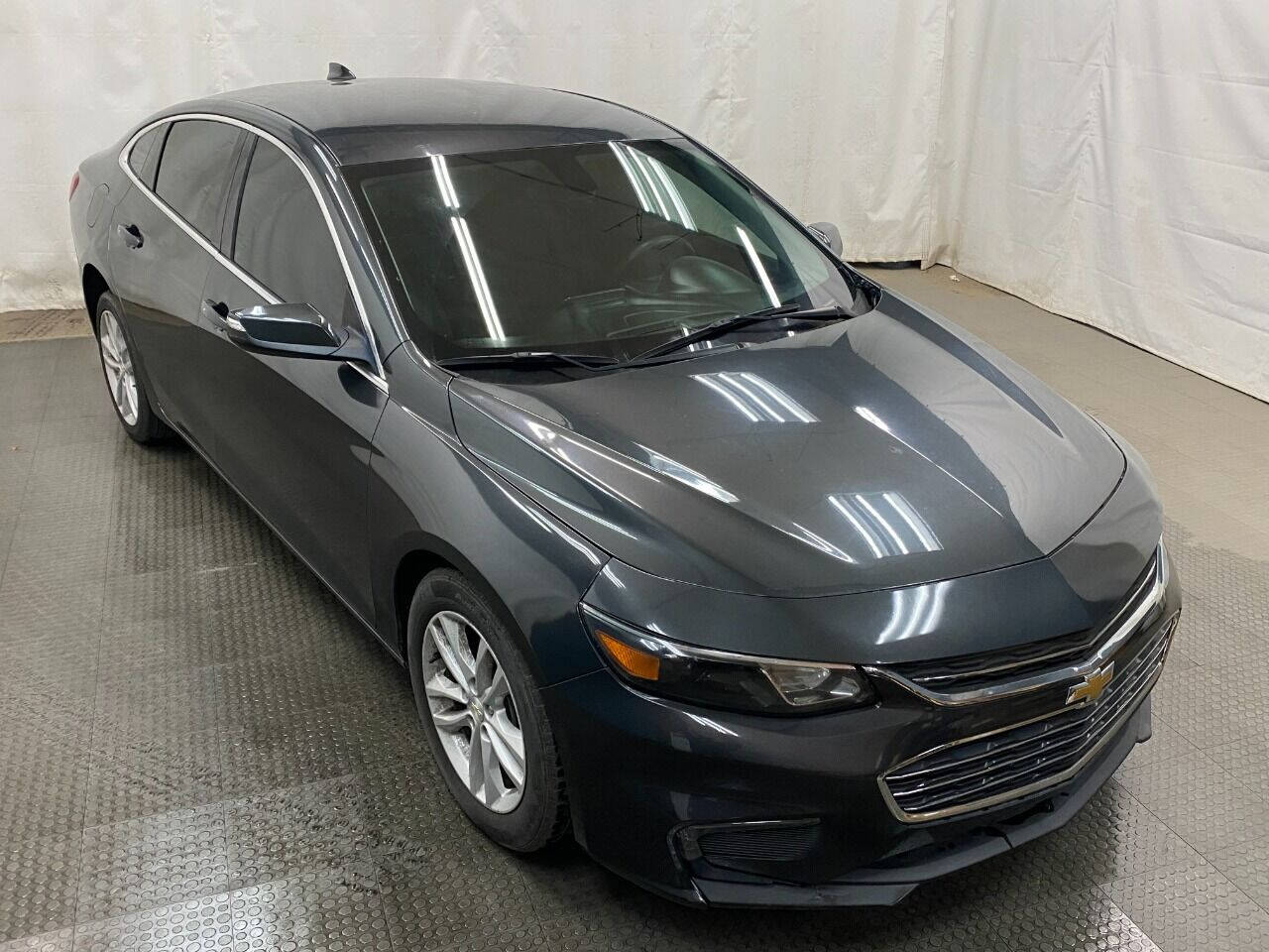 2018 Chevrolet Malibu LT 4dr Sedan - Gray exterior view 2