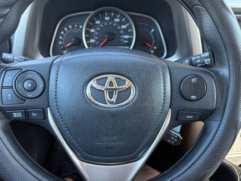 2013 Toyota RAV4 LE photo 5