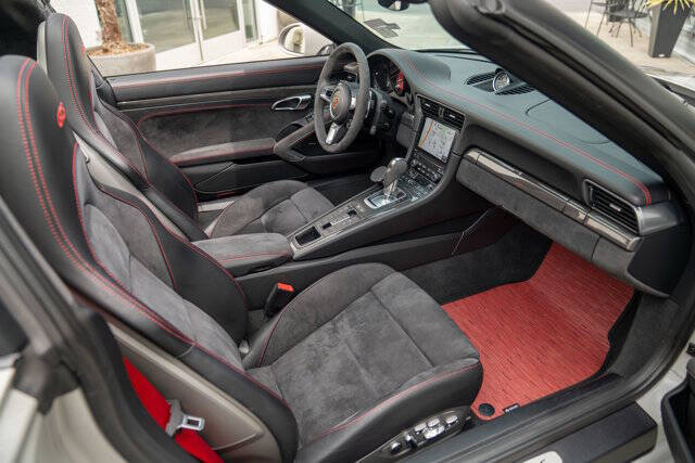 2019 Porsche 911 29