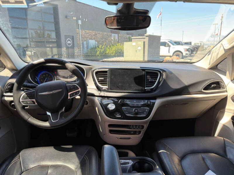 2022 Chrysler Pacifica Touring L
