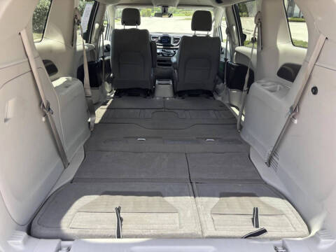 2021 Chrysler Voyager LX