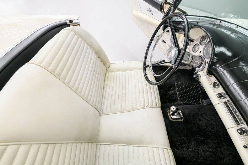 1957 Ford Thunderbird