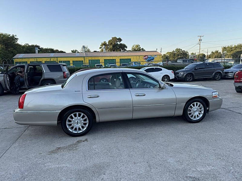 2007 Lincoln Town Car Signature
