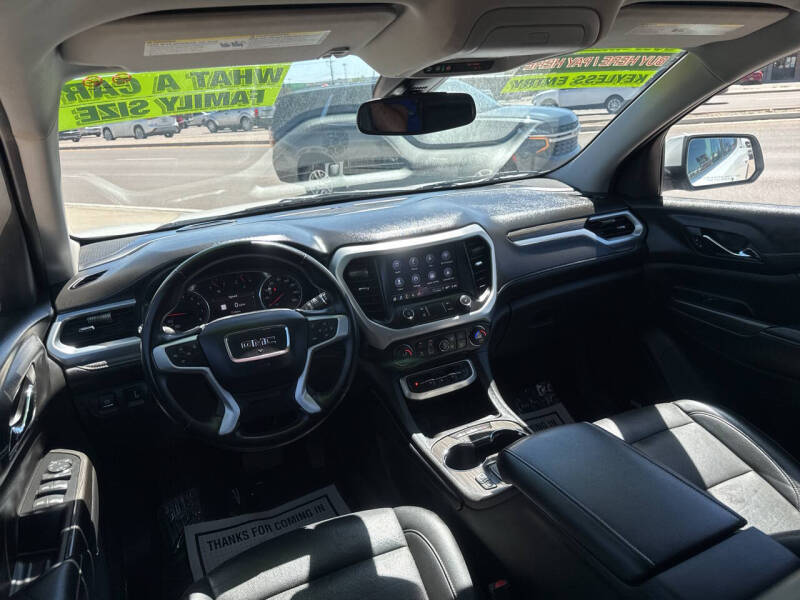 2023 GMC Acadia SLT