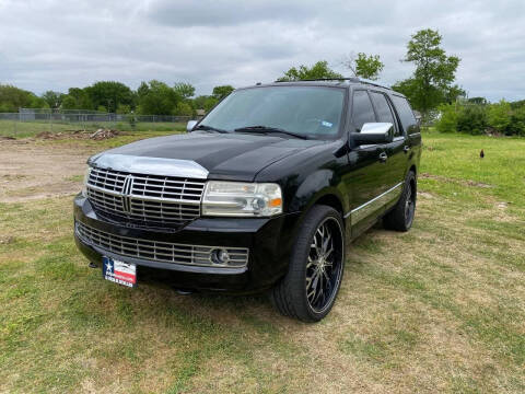2007 Lincoln Navigator for sale at LA PULGA DE AUTOS in Dallas TX