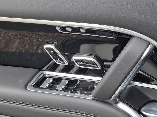 2025 Land Rover Range Rover P550e SE