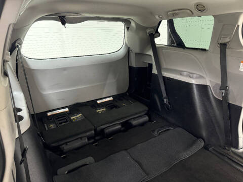 2018 Toyota Sienna SE Premium 8-Passenger