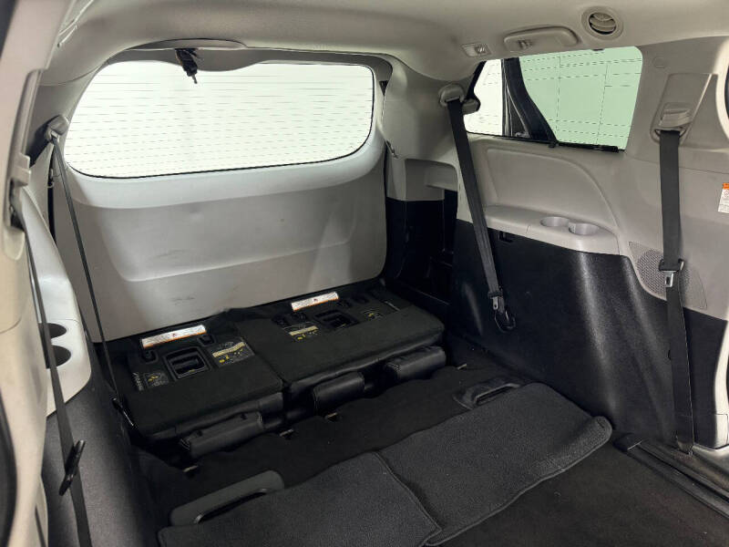 2018 Toyota Sienna SE Premium 8-Passenger