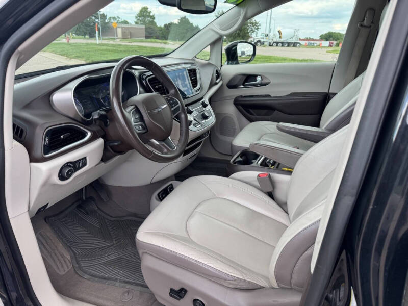 2017 Chrysler Pacifica Touring-L